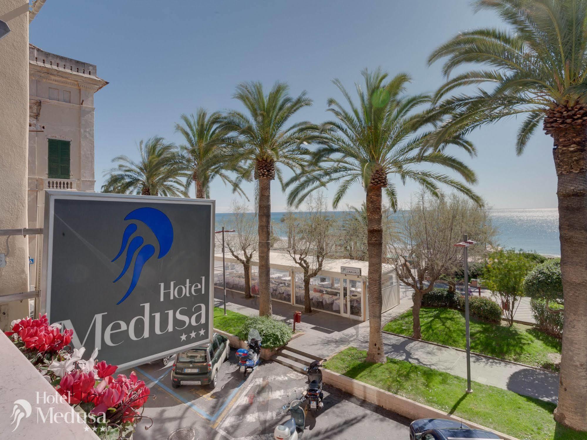 Hotel Medusa ฟีนาเลลีกูเร ภายนอก รูปภาพ